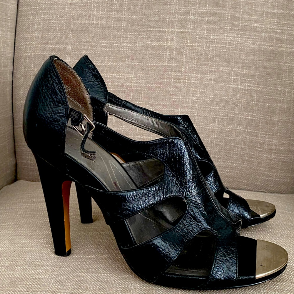 Tahari Shasta Black Heels Size 8.5